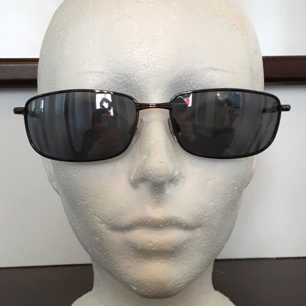 ! Foster Grant Mirrored unisex Sunglasses with metal frame